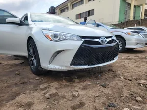 Toyota Camry XSE 4dr Sedan (2.5L 4cyl 6A) 2015 White