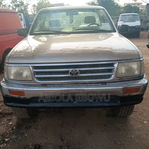 Toyota T100 SR5 4x4 Regular Cab 1993 Gold