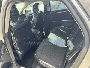 Ford Fusion SE 4dr Sedan (2.5L 4cyl 6A) 2014 Silver