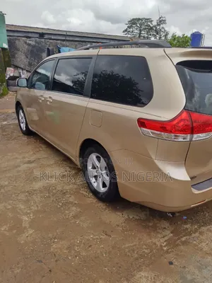 Clean Sienna Bus for Hire