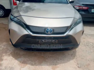 Toyota Venza LE 2021 Gold