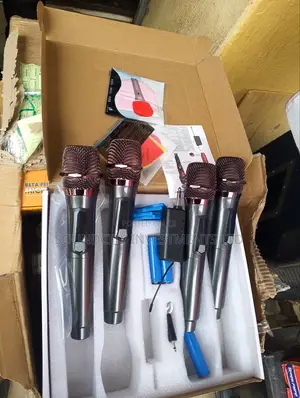 4 in 1 Handheld Wireless Mic With Universal Receiver.