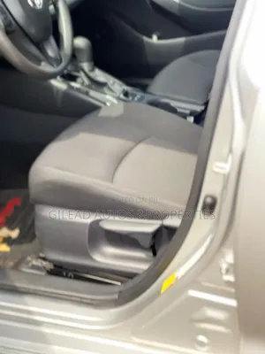 Toyota Corolla LE 2020 Silver