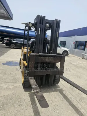 3 ,10, 40 Tons Foklift Available for Sale