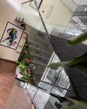 Tampered Glass Staircase Railing Apex With Black Spigot Base