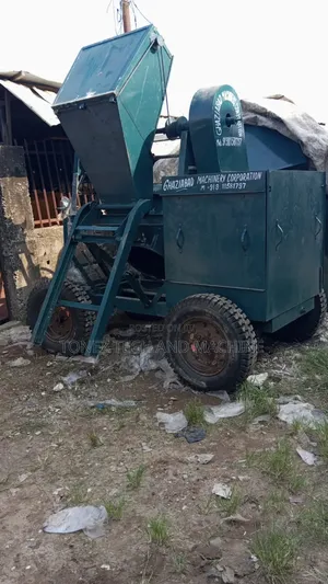 Safe Loading Concrete Mixer With Hoist