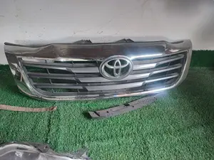 FRNT Grill Toyota Hilux 2012