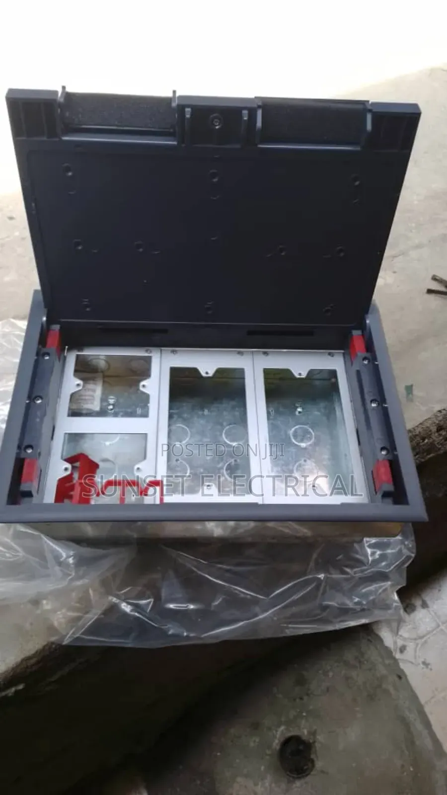 Empty Floor Box