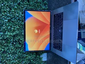 Laptop Apple MacBook Pro 2017 16GB Intel Core I7 SSD 512GB