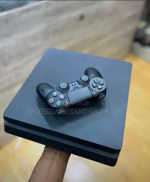 500gb Ps 4 Slim With 1 Quality Controller and Accessories