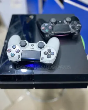 Very Neat Uk Used Ps 4 Fat With 2 Pads and 10 Installed Game