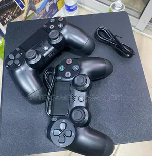 Clean Ps 4 Slim 500gb With 2 Pads and 12 Games Installed