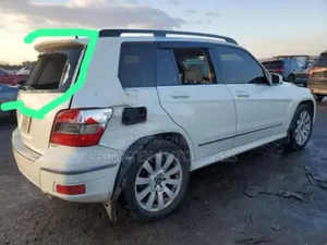 Glk350 Back Glass Available We Deliver Install