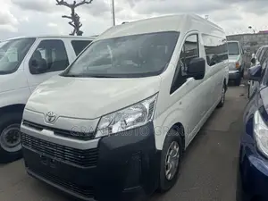 Toyota HiAce 2021 White