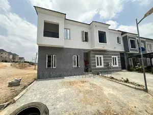 3bdrm Townhouse/Terrace in Idu for sale