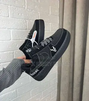 Sneakers - Nike Air Force - Brand New, Quality Venom Sneaker in Ibadan