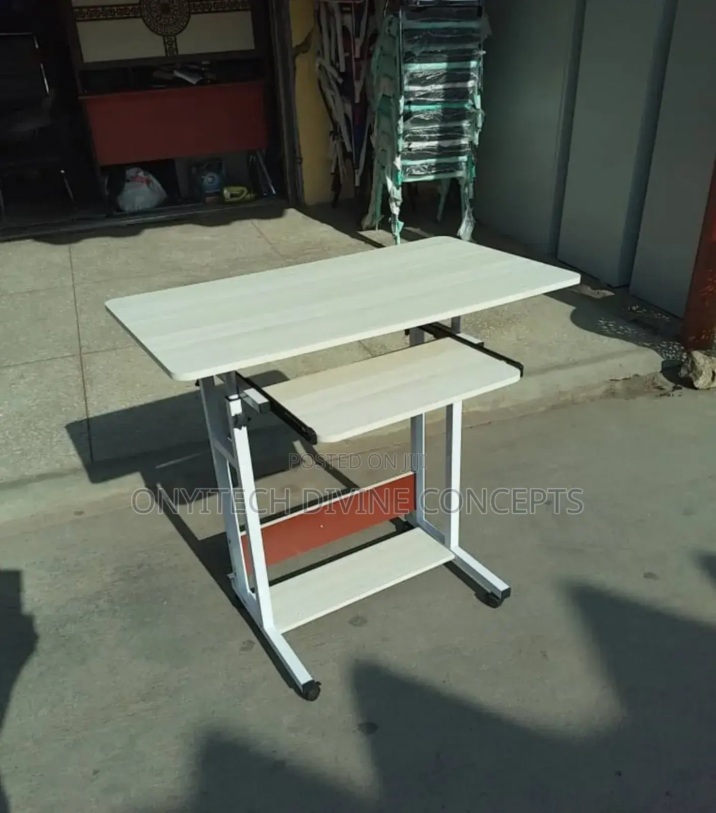 Mobile Computer Desk