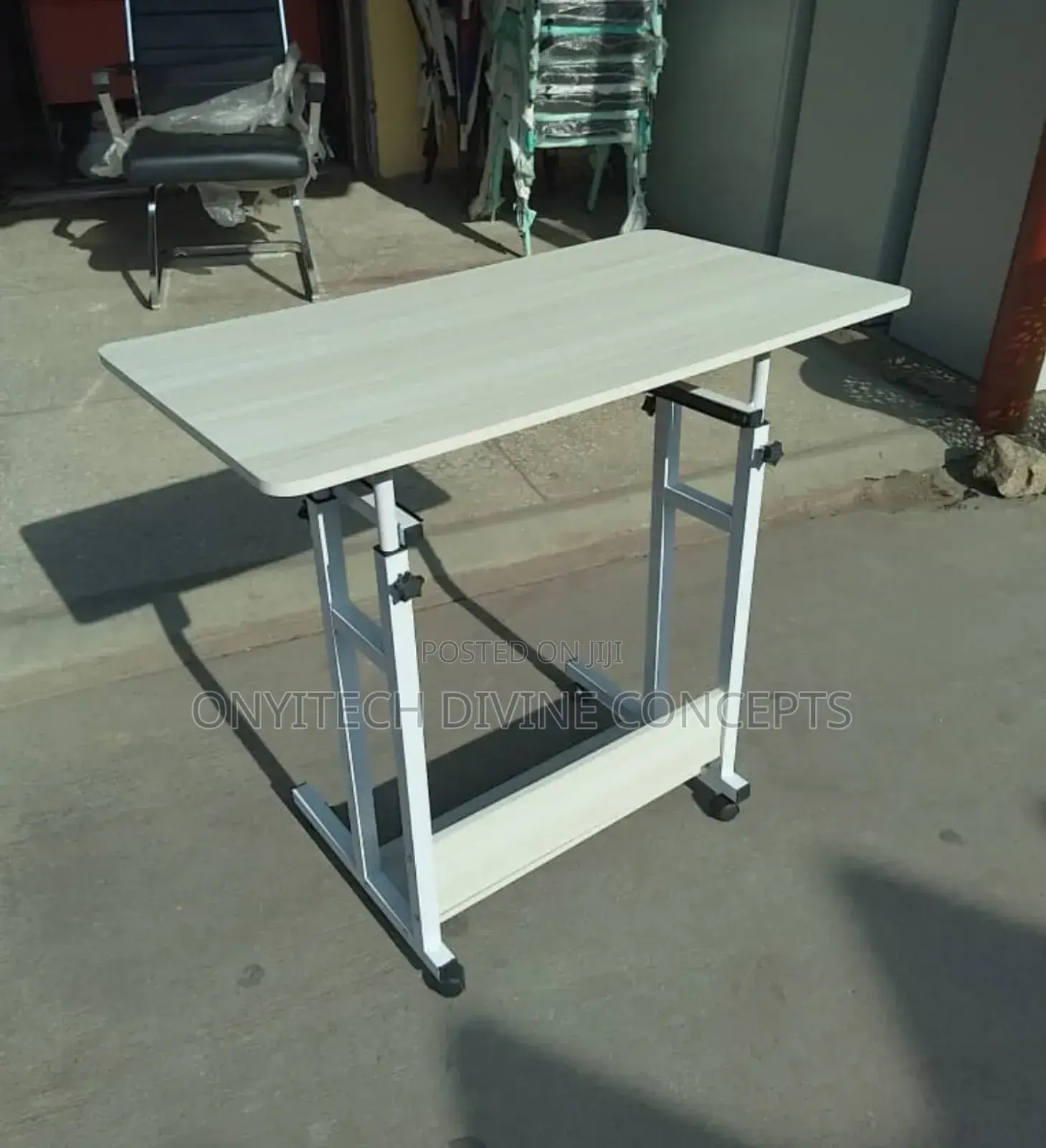 Mobile Computer Desk