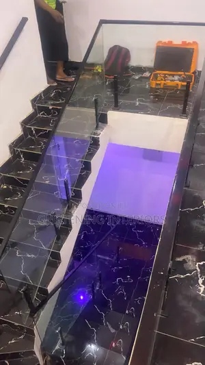 Staircase 10mm Plain Glass With A Big Spigot And Black