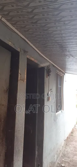 6bdrm Block of Flats in Bolorunpelu, Egbeda / Egbeda for sale
