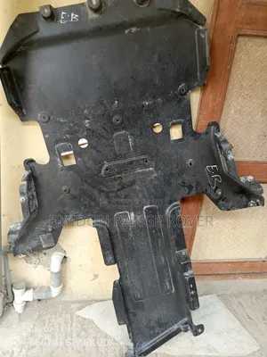 Range Rover Velar Down Engine Cover