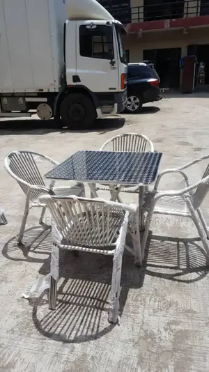 Bar Table With 4 Seater