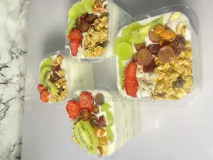 Yoghurt Parfait (Granola)