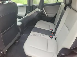 Toyota RAV4 Limited FWD (2.5L 4cyl 6A) 2017 Red