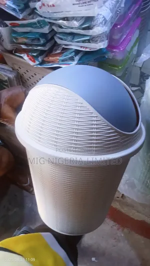 15l Swing Plastic Kitchen and Toilet Dustbin
