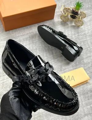 Exclusive Louis Vuitton Luxury Black Shoe