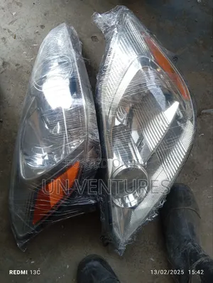 Head Light Toyota Sienna 2005