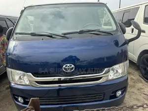 Toyota HiAce 2012 Blue