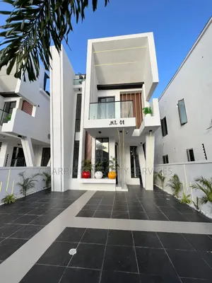5bdrm Duplex in Ikota for sale