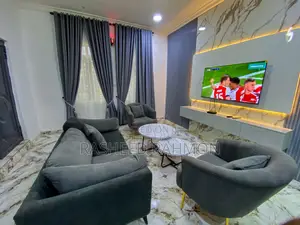 Modern 2br, King Bed, 24/7 Power, Near Airport