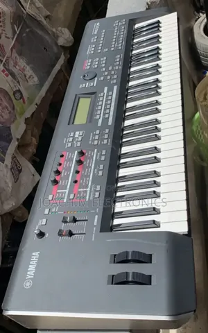 Yamaha Workstation Motif Mox6