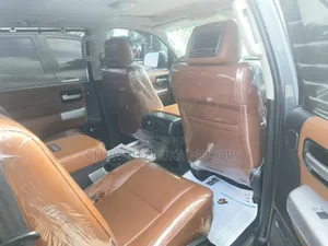 Toyota Sequoia Platinum 4dr SUV 4WD (5.7L 8cyl 6A) 2012 Gray