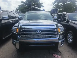Toyota Sequoia Platinum 4dr SUV (5.7L 8cyl 6A) 2016 Black