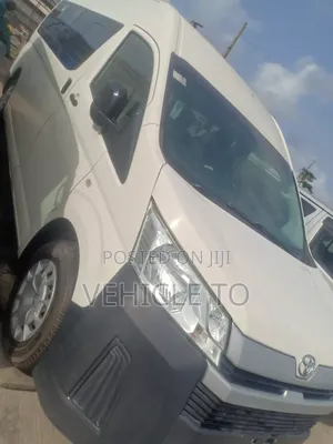 Toyota HiAce 2022 White
