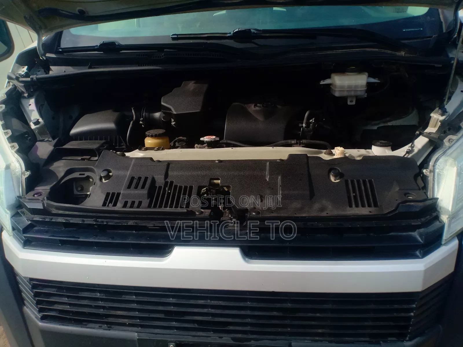 Toyota HiAce 2022 White
