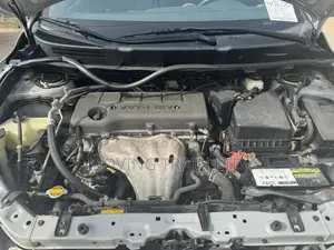 Toyota Matrix S Hatchback FWD (2.4L 4cyl 5A) 2010 Silver