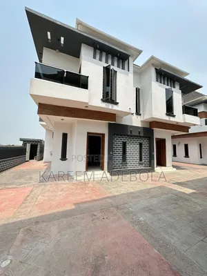 4bdrm Duplex in Chevron for sale