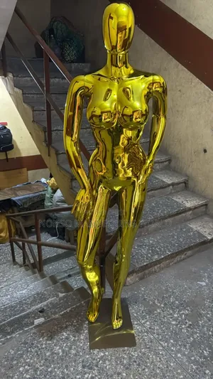 Egg Face Gold Chrome Female Size 12 Busty Mannequin