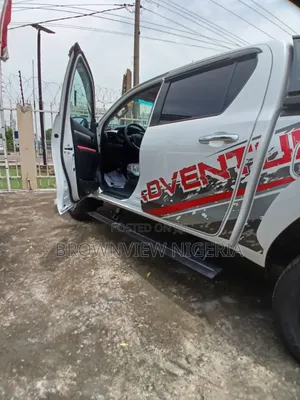 New Toyota Hilux 2025 White