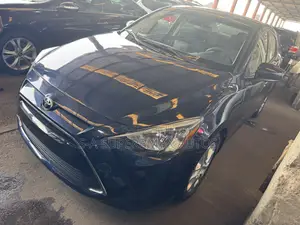 Toyota Yaris 2017 Blue