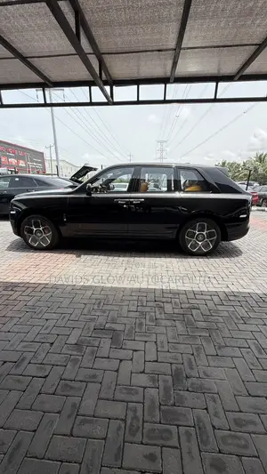 New Rolls-Royce Cullinan Black Badge 2024 Black