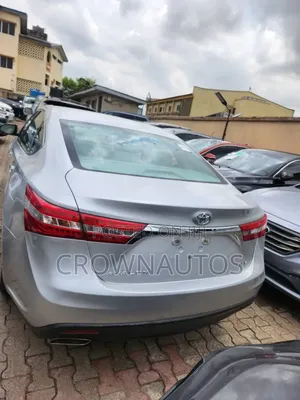 Toyota Avalon XLE Premium Sedan FWD (3.5L 6cyl 6A) 2013 Silver