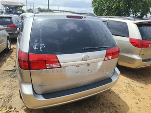 Toyota Sienna LE AWD 2005 Silver