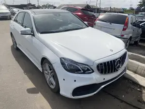 Mercedes-Benz E350 Base 4Matic Sedan AWD (3.5L 6cyl 7A) 2014 White