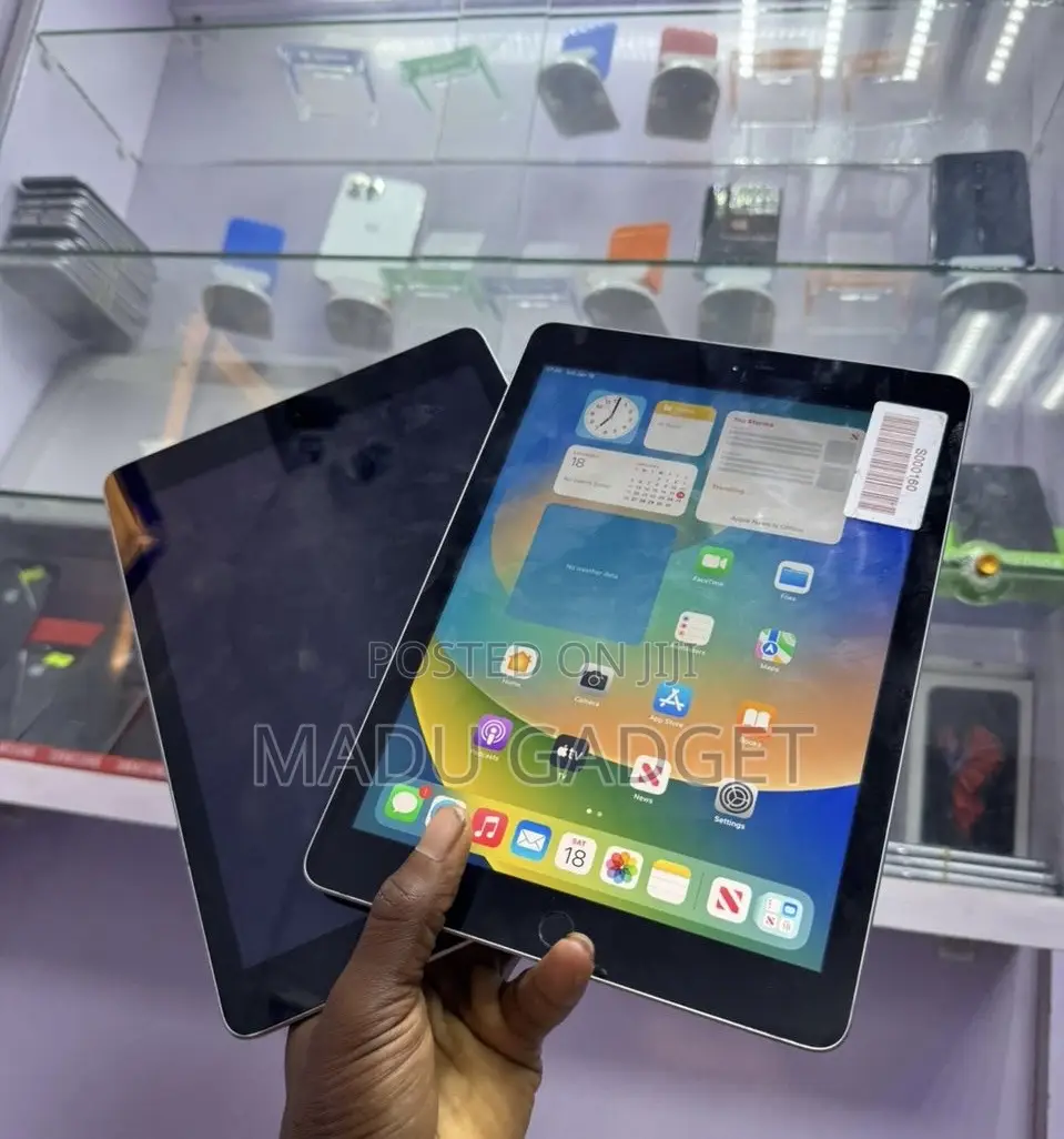 Apple iPad 9.7 32 GB Gray