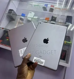 Apple iPad 9.7 32 GB Gray